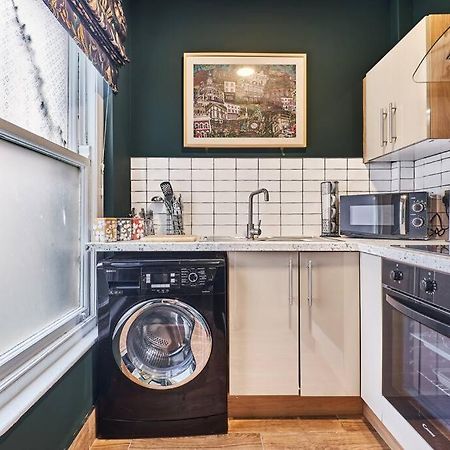 The Snug @ Clarence Apartment Лъндъндери Екстериор снимка