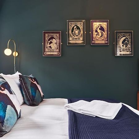 The Snug @ Clarence Apartment Лъндъндери Екстериор снимка
