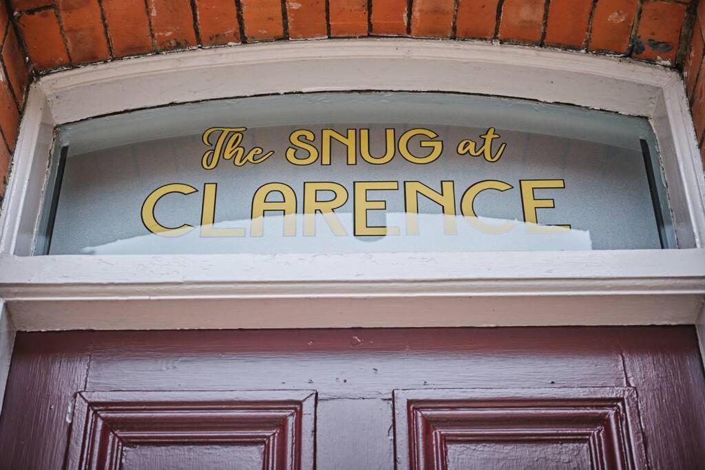 The Snug @ Clarence Apartment Лъндъндери Екстериор снимка