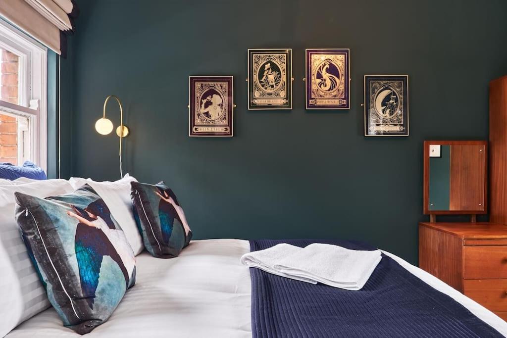 The Snug @ Clarence Apartment Лъндъндери Екстериор снимка